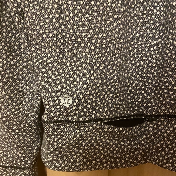 Lulu Lemon Long Sleeve Size 10 - Picture 5 of 8